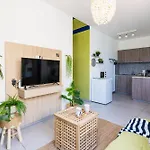 Whispering Palms 1-br By Finikoudes ラルナカ