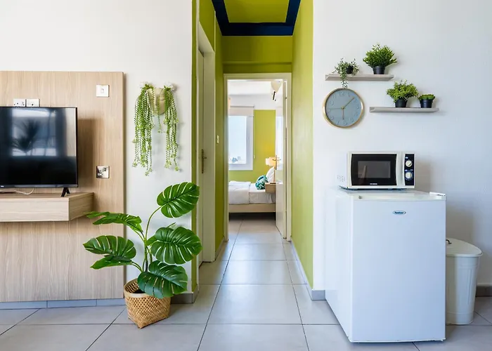 Whispering Palms 1-br By Finikoudes Apartmán *