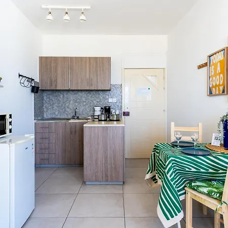 Апартаменты Whispering Palms 1-br By Finikoudes Ларнака