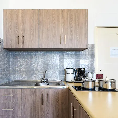 Whispering Palms 1-br By Finikoudes Apartmán