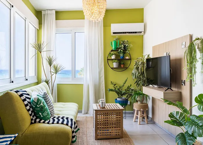 Whispering Palms 1-br By Finikoudes Apartamento Lárnaca