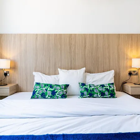 Whispering Palms 1-br By Finikoudes Apartment